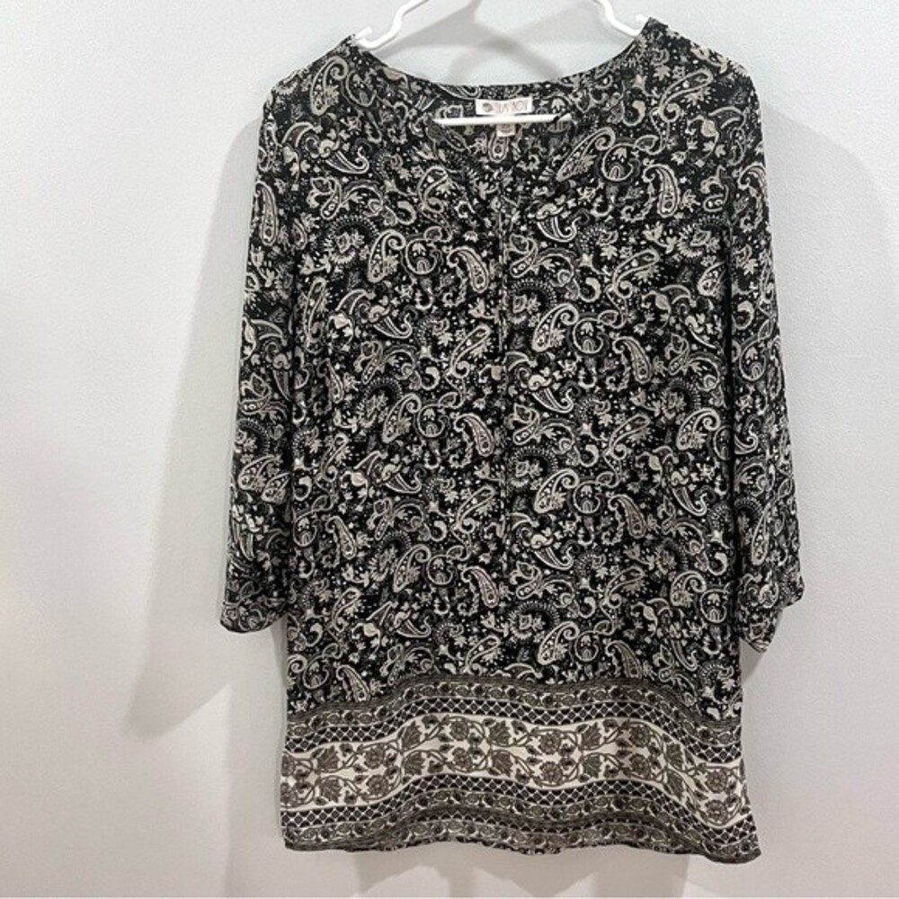 Lila Rose V-neck paisley print boho top size medium